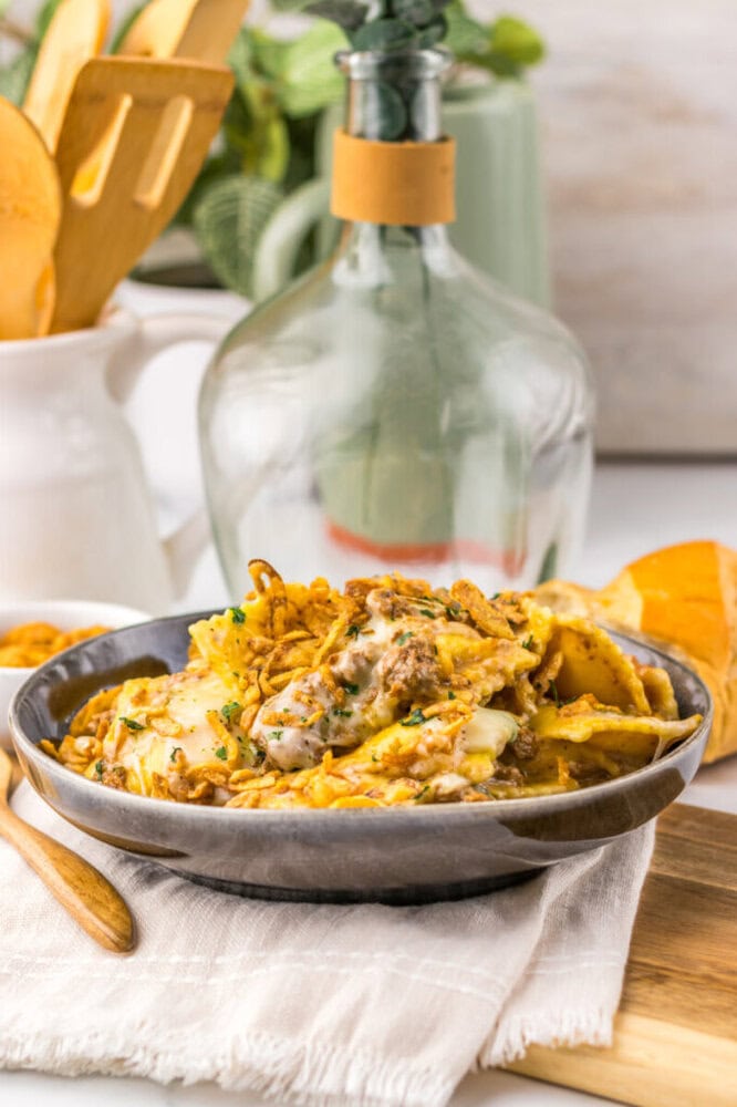 Delicious creamy chicken and pasta casserole topped with melted cheese, perfect for a comforting fam.