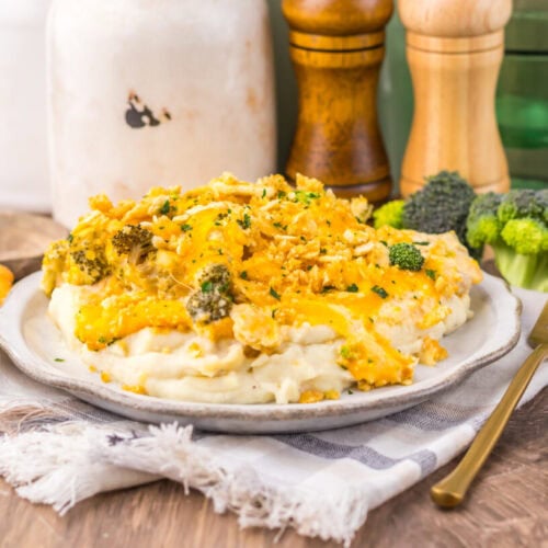 Delicious broccoli chicken casserole with cheese and crispy topping, perfect for family dinners.
